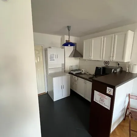 Uroczy Apartament Blisko Centrum وارسو
