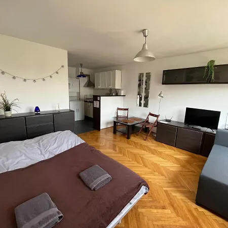 Uroczy Apartament Blisko Centrum Varsovia